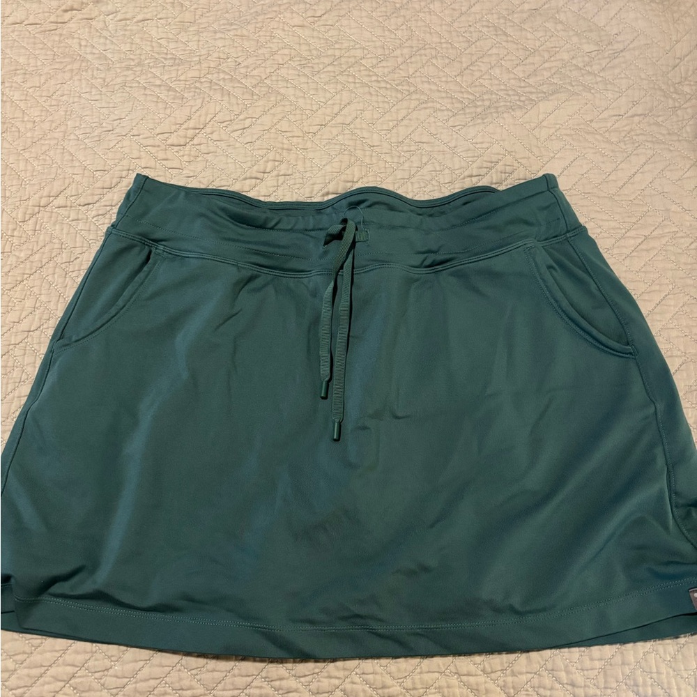 Title Nine teal elastic waist skort